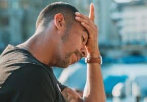 رهایی از آسیب اخلاقی: چگونه هویت ازدست‌رفته خود را بازیابی کنیم؟